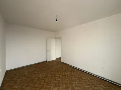 Apartament 1+1 me qera në Farmacia 10, Tiranë, 65 m². Foto 6 nga 7