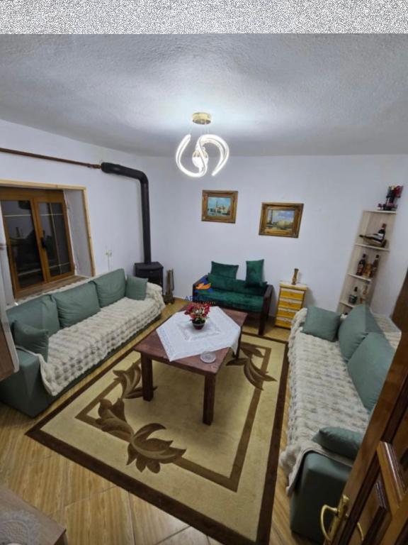 Casa indipendente in vendita a Voskopoje, Coriza, 518 m²