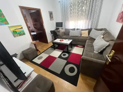 Appartamento 2+1 in affitto a Rruga Bardhyl, Tirana, 90 m². Foto 1 di 5