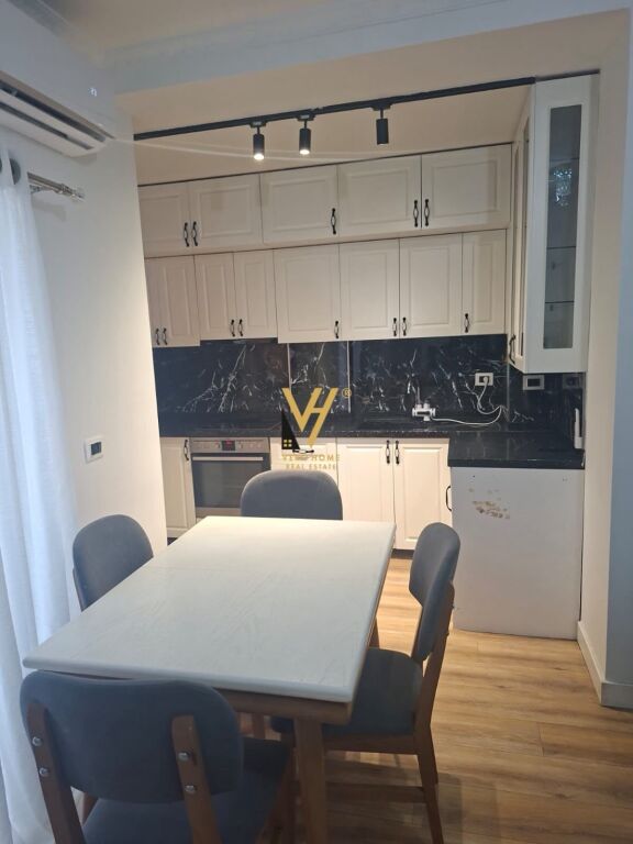 Apartament 2+1 me qera në Yzberisht, Tiranë, 89 m². Foto 2 nga 3