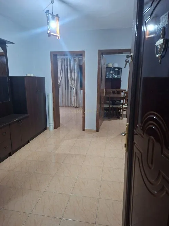 Apartament 3+1 me qera në Osman Myderizi, Tiranë, 80 m². Foto 1 nga 4