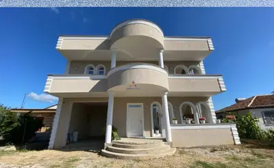 Vilë 2+1 në shitje në Sukth, Durrës, 270 m². Foto 1 nga 4
