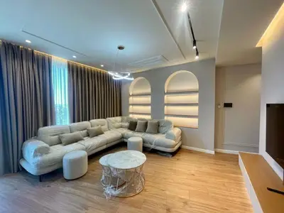Apartament 2+1 me qera në Lake View Residences, Tiranë, 130 m². Foto 2 nga 9