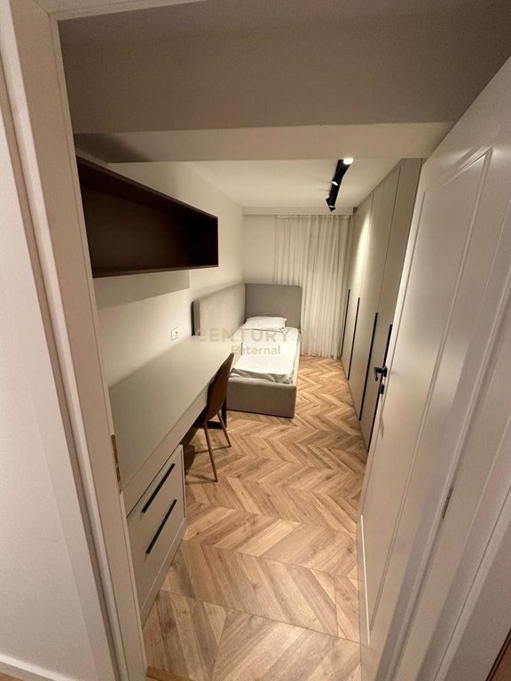 Apartament 2+1 me qera në Rruga Bajram Allaraj, Tiranë, 90 m². Foto 1 nga 9