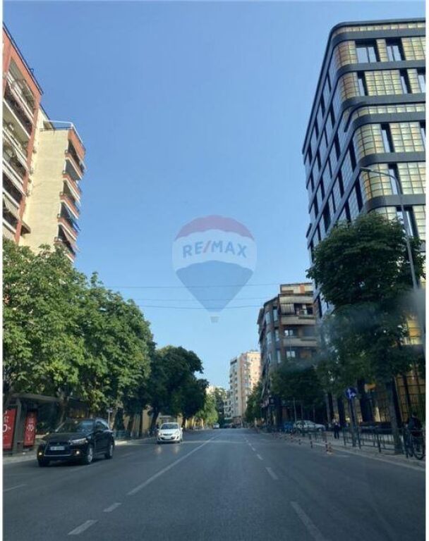 Shop for sale in Rruga e Elbasanit, Tirana, 355 m². Photo 3 of 3