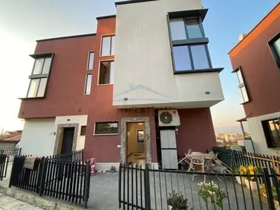 Vilë në shitje në Kombinat, Tiranë, 160 m². Foto 9 nga 9