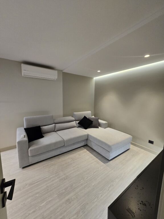 Appartamento 2+1 in vendita a Mali i Robit, Golem, 104 m². Foto 2 di 3
