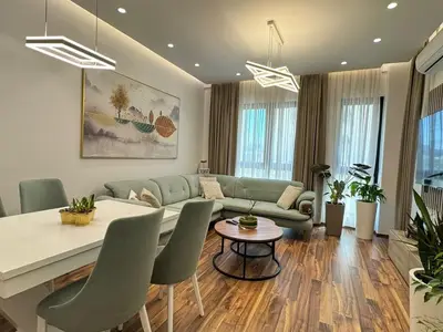 Apartament 1+1 me qera në Square 21, Tiranë, 77 m². Foto 3 nga 12