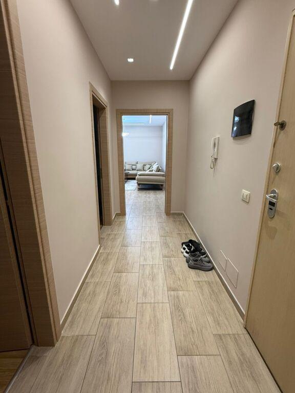 Apartament 2+1 në shitje në Sheshi Pranvera, Durrës, 100 m². Foto 2 nga 8