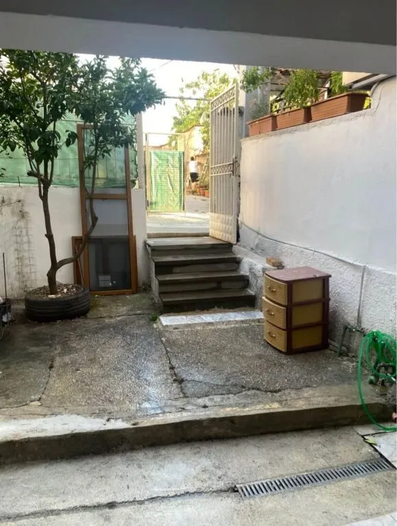 Shtëpi private 1+1 me qera në Kodra e Priftit, Tiranë, 52 m². Foto 1 nga 6
