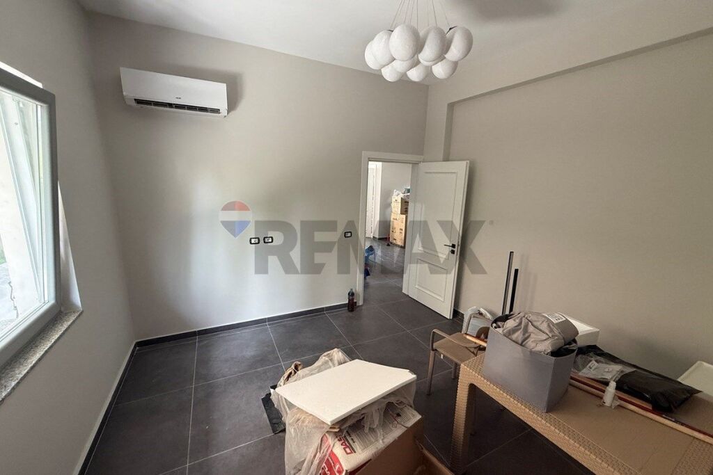 Villa for sale in Kombinat, Tirana, 338 m². Photo 3 of 3