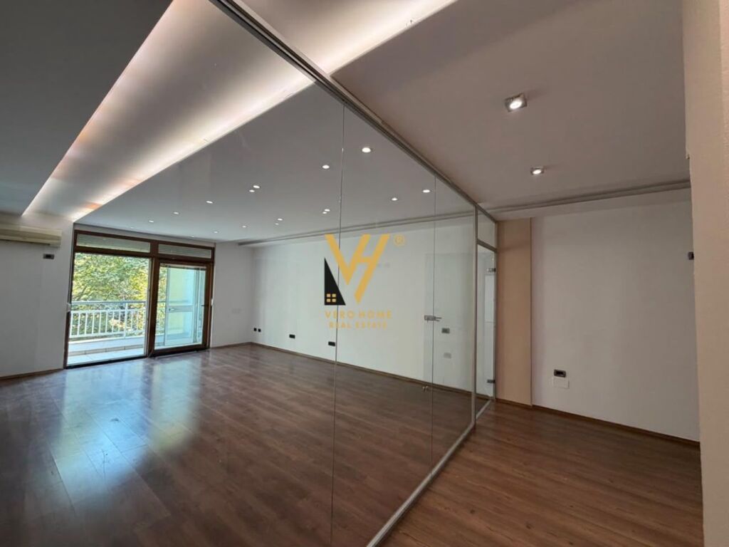 Zyrë me qera në Ish Ekspozita, Tiranë, 118 m². Foto 2 nga 3