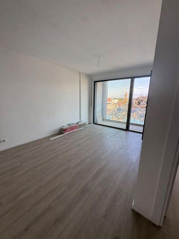 Appartamento 1+1 in vendita a AKSES TIRANA, Tirana, 63 m²