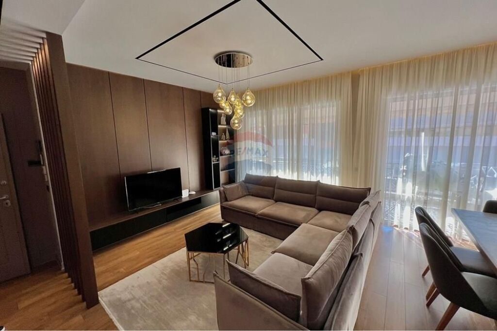 Appartamento in vendita a Kompleksi Delijorgji, Tirana, 140 m². Foto 1 di 3