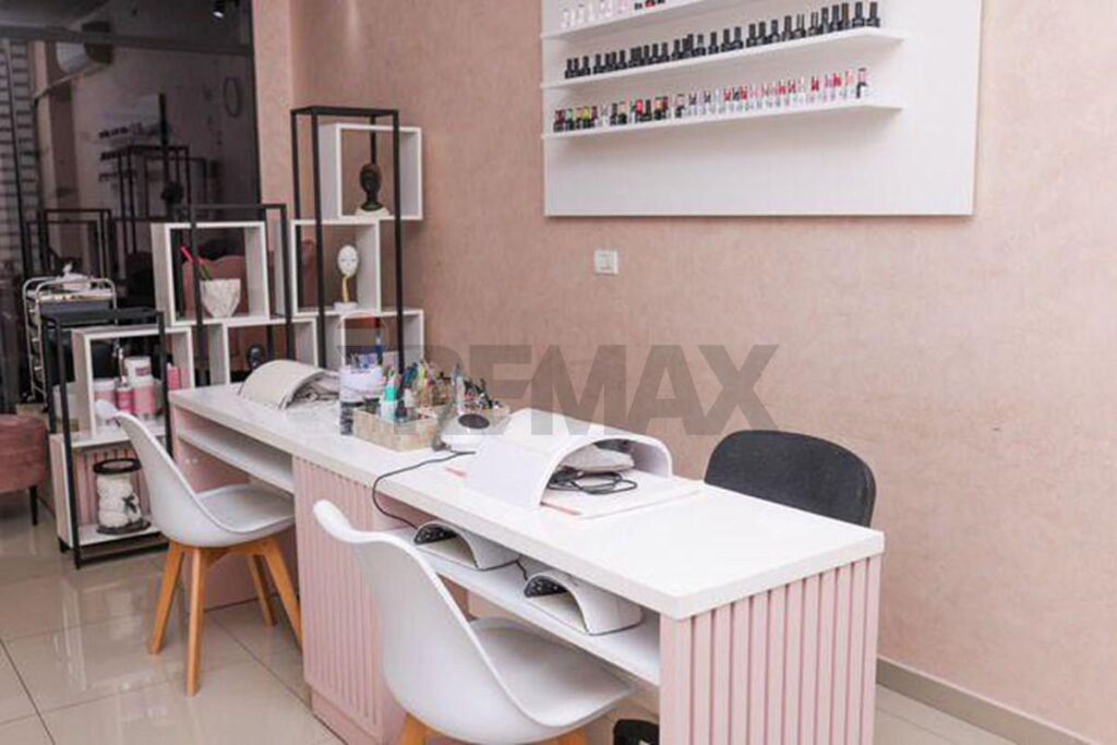Shop for rent in Kristal Center, Tirana, 45 m². Photo 3 of 3