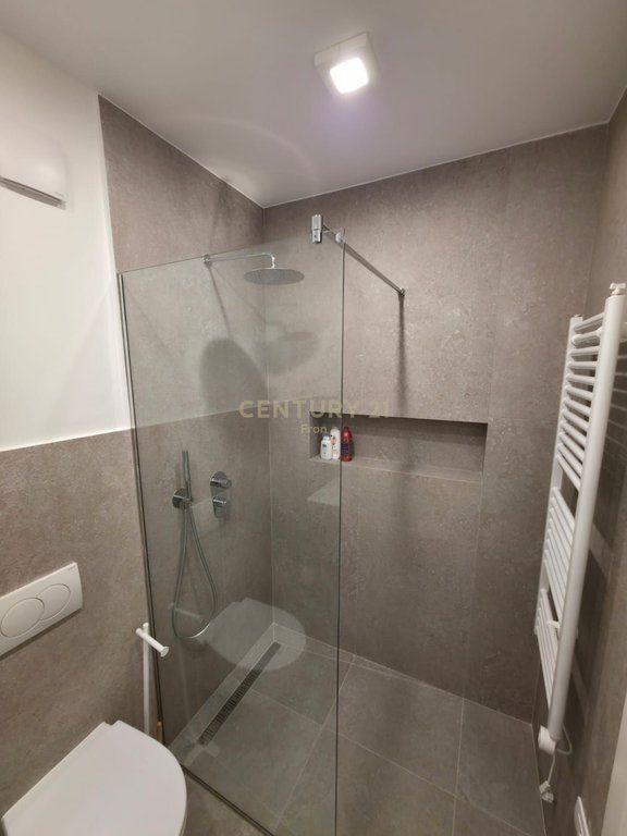 Apartament 1+1 në shitje në Qendra Globe, Tiranë, 65 m². Foto 2 nga 9