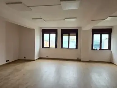 Apartment 4+1 for sale in Sheshi Skënderbej, Tirana, 188 m². Photo 5 of 5