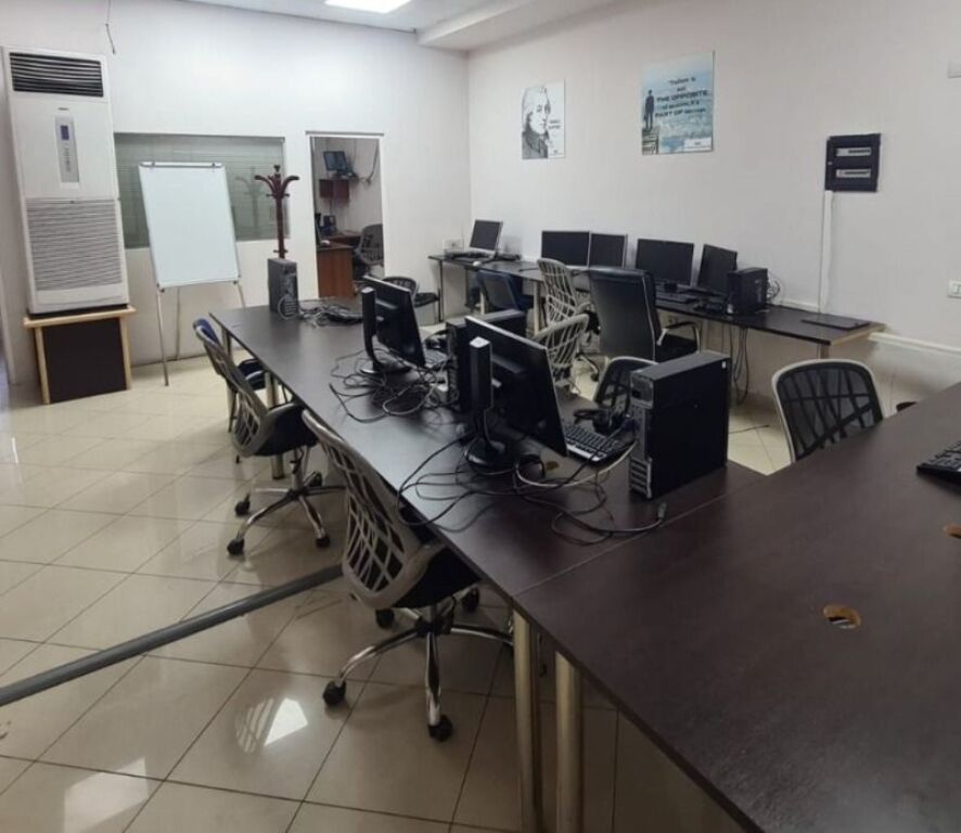 Ufficio in affitto a Rruga e Kavajës, Tirana, 140 m²