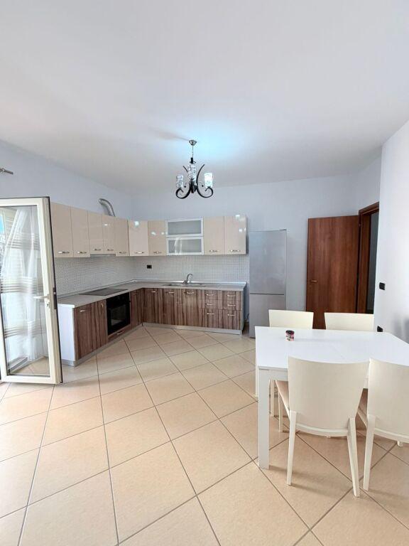 Appartamento 2+1 in affitto a Rruga Kastrioti, Durazzo, 120 m²