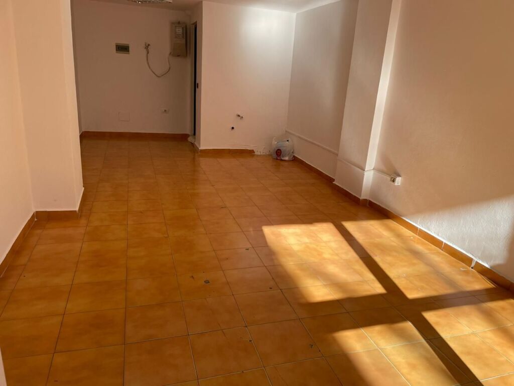 Shop for rent in Stadiumi Dinamo, Tirana, 37 m²