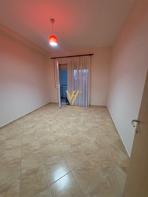 Apartament 2+1 me qera në Tregu Elektrik, Tiranë, 100 m². Foto 2 nga 3