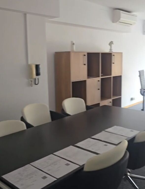 Ufficio in affitto a Sheshi Skënderbej, Tirana, 60 m²