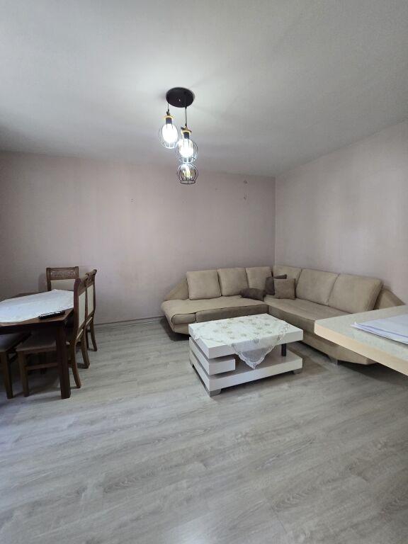 Apartament 2+1 me qera në Rruga e Kavajës, Tiranë, 100 m²