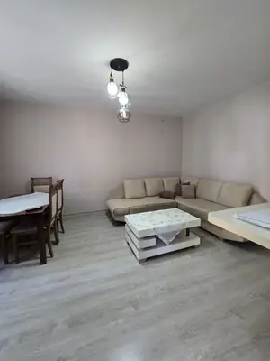 Apartament 2+1 me qera në Rruga e Kavajës, Tiranë, 100 m². Foto 1 nga 8