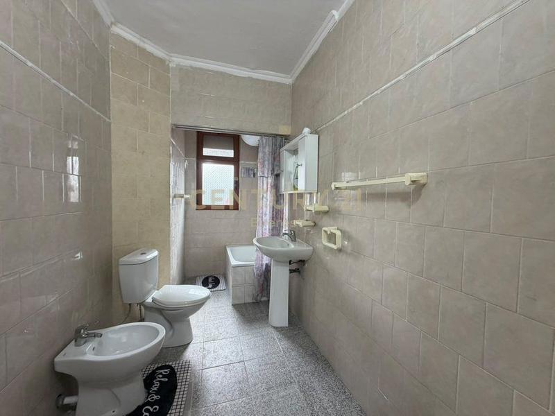 Apartament 1+1 në shitje në Pallati me Shigjeta, Tiranë, 59 m²