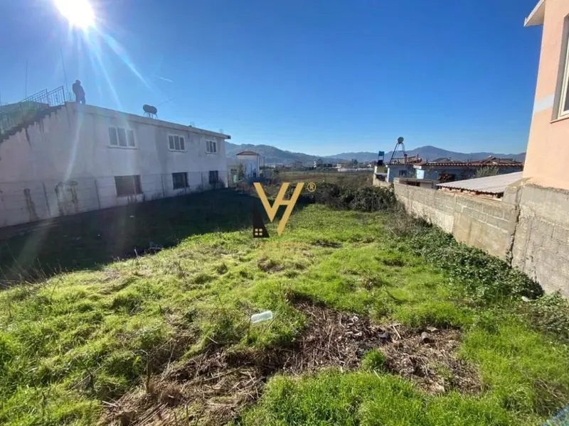 Tokë në shitje në Xhamia Pezë Helmes, Tiranë, 100 m²