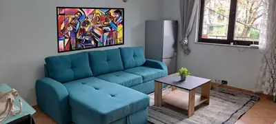 Apartament 2+1 me qera në Sheshi Shtraus, Tiranë, 75 m². Foto 1 nga 5