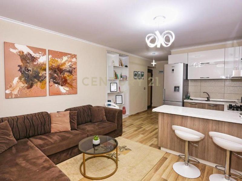 Apartament 1+1 me qera në Rruga Myslym Shyri, Tiranë, 53 m²