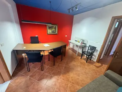Zyrë me qera në Bulevardi Gjergj Fishta, Tiranë, 130 m². Foto 2 nga 8