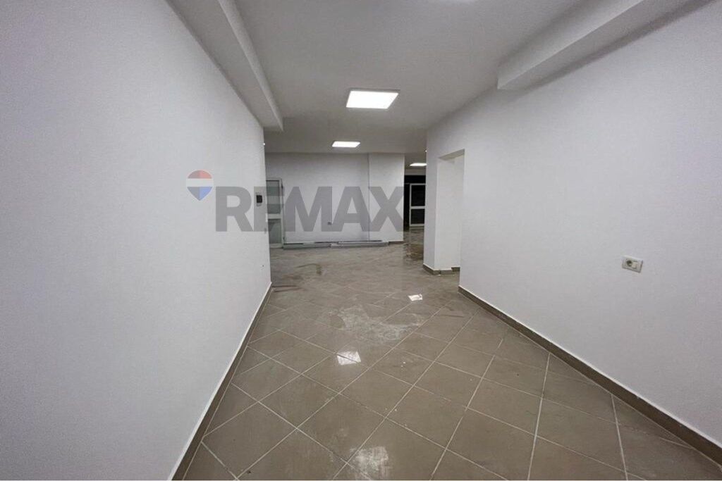 Negozio in vendita a Tregu Elektrik, Tirana, 300 m². Foto 3 di 3