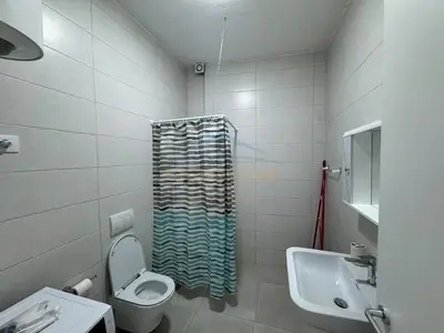Ambient biznesi me qera në Rruga e Kavajës, Tiranë, 80 m². Foto 9 nga 10