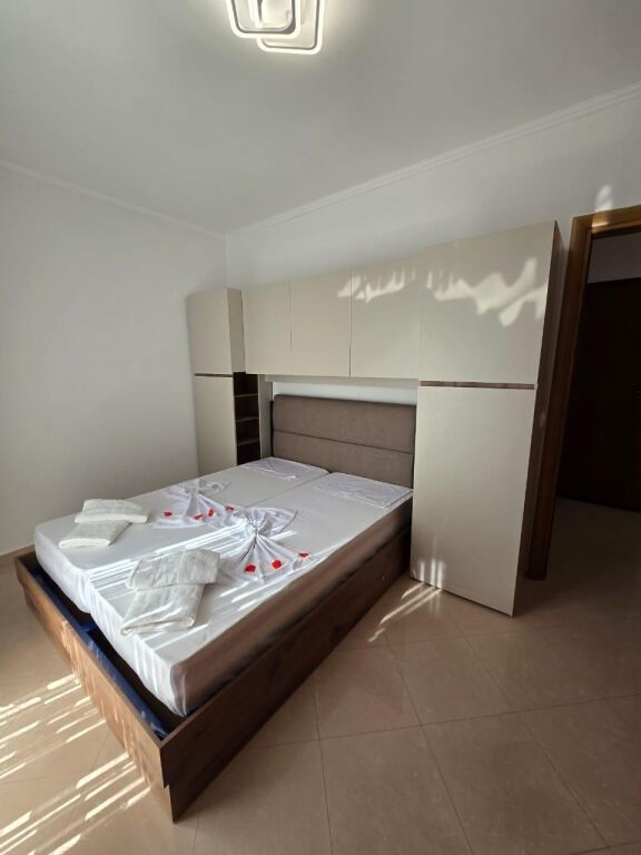 Apartment 2+1 for rent in Rruga 5 Maji, Tirana, 140 m². Photo 2 of 3