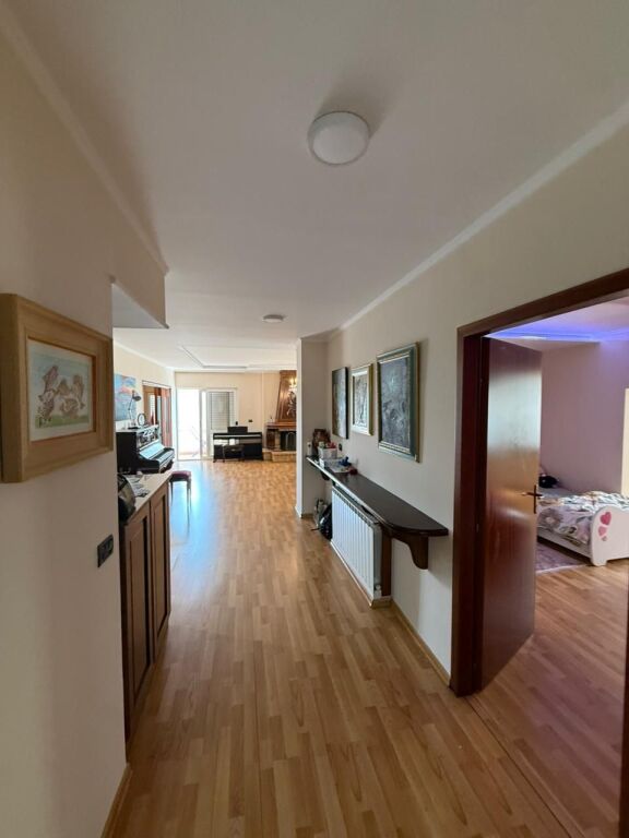 Appartamento 2+1 in affitto a Sheshi Willson, Tirana, 120 m². Foto 2 di 3
