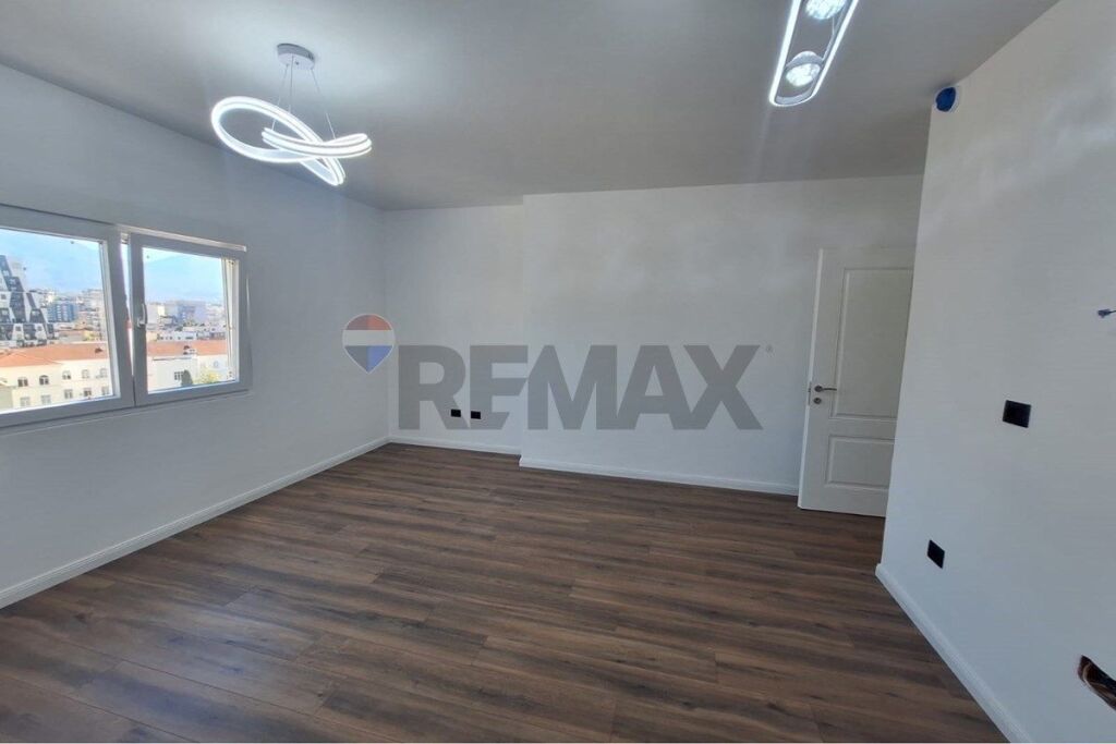 Apartment for sale in Rruga Mine Peza, Tirana, 75 m². Photo 2 of 3