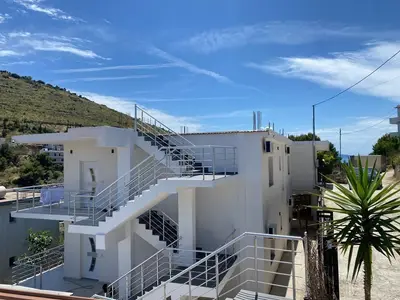 Vilë 1+1 në shitje në Gjashtës, Sarandë, 285 m². Foto 1 nga 8