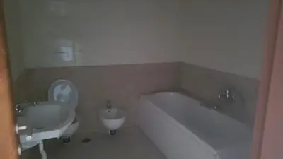 Commercial space for rent in Bulevardi Deshmoret e Kombit, Tirana, 28 m². Photo 9 of 12