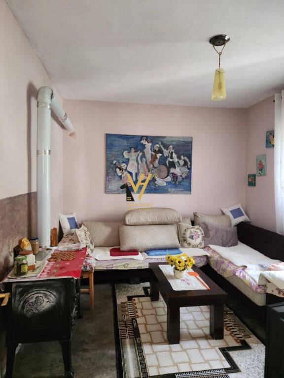 House for sale in Kthesa e Kamzës, Tirana, 342 m²
