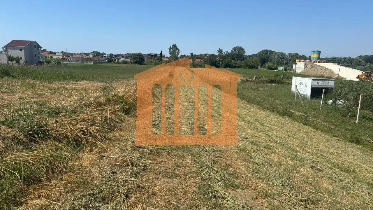 Land for sale in Pjeze, Durrës, 1,800 m². Photo 1 of 4