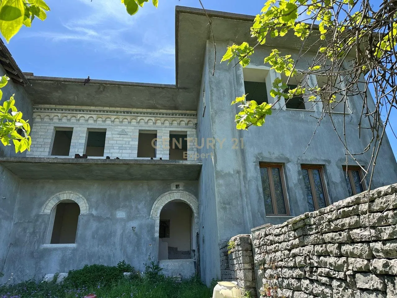 Vilë në shitje në Rruga Bule Naipi, Gjirokastër, 681 m². Foto 1 nga 5
