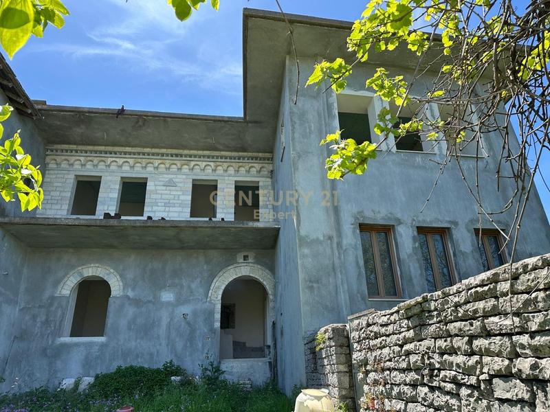 Vilë në shitje në Rruga Bule Naipi, Gjirokastër, 681 m²