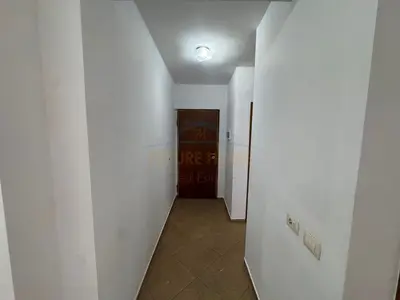 Ambient biznesi me qera në Sheshi Avni Rustemi, Tiranë, 124 m². Foto 4 nga 8
