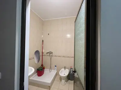 Appartamento 1+1 in affitto a Komuna e Parisit, Tirana, 65 m². Foto 5 di 5