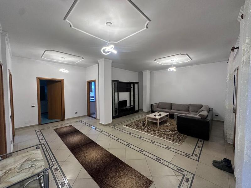 Appartamento 2+1 in affitto a Rruga Myslym Keta, Tirana, 140 m²