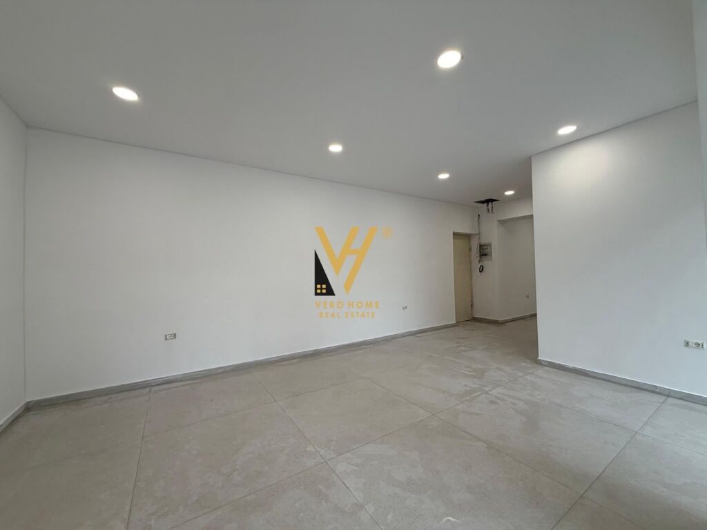 Dyqan me qera në Xhamlliku, Tiranë, 52 m². Foto 2 nga 3