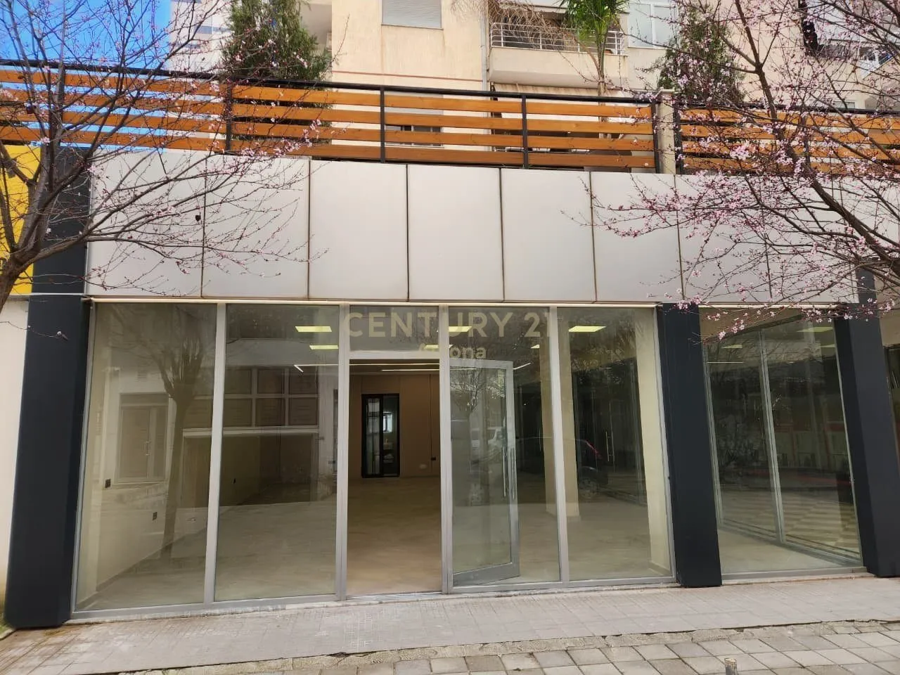 Zyrë në shitje në Ish Kombinati, Vlorë, 121 m². Foto 1 nga 10