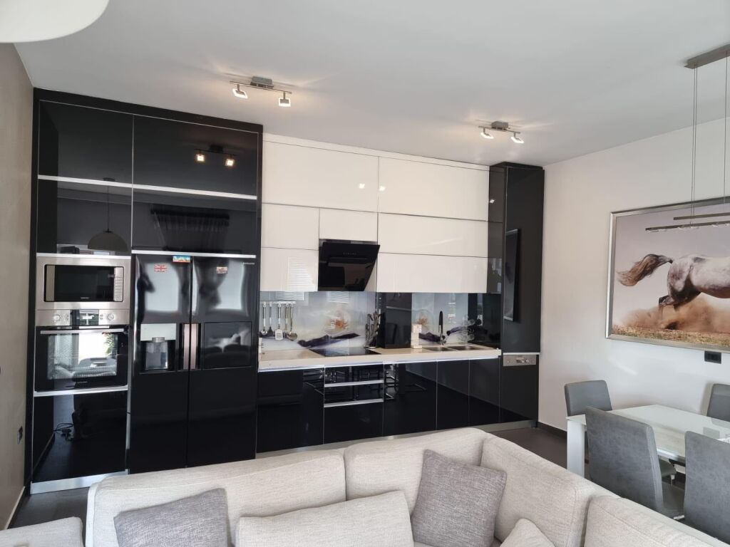 Apartment 3+1 for rent in Rruga Siri Kodra, Tirana, 210 m². Photo 2 of 3